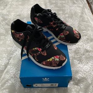 Never worn adidas size 8 sneakers